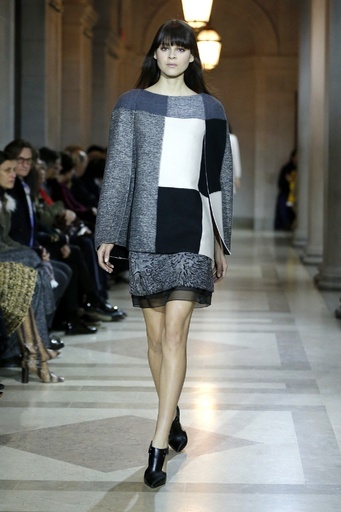 「キャロリーナ ヘレラ」16/17年秋冬コレクション