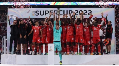 バイエルンが10度目のスーパー杯制覇、マネが公式戦初得点