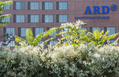 ドイツ公共放送、難民少年のレイプ殺人報道控え非難殺到