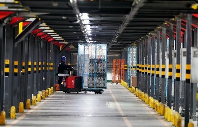 中国の宅配便、初の1800億件　自動化が加速