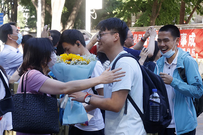 中国で広まる「志望大学申し込みビジネス」 受験生をだます悪質業者も