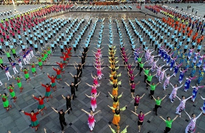 千人が舞う広場ダンス 江蘇・淮安