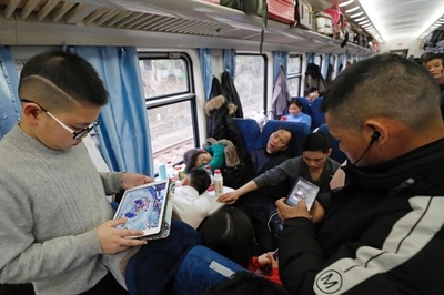 モバイルで楽しむ故郷までの長い道、中国の帰省