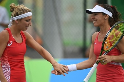 20年ぶりに五輪出場のヒンギス、女子ダブルスで準々決勝進出