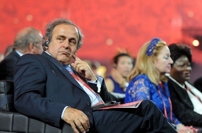 プラティニ氏がFIFA会長選に出馬へ、関係筋が明かす