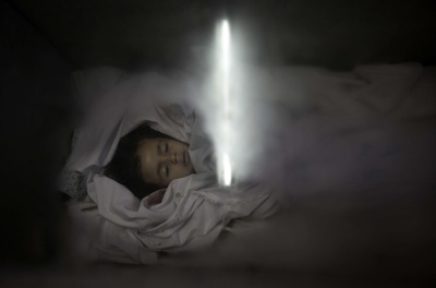 アイスクリーム用冷凍庫に安置された女児の遺体、ガザ