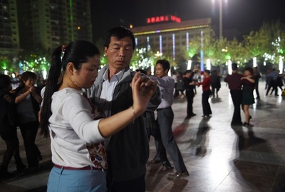 ウイグル自治区にもっと漢民族を、中国戸籍制度改革の裏の意図