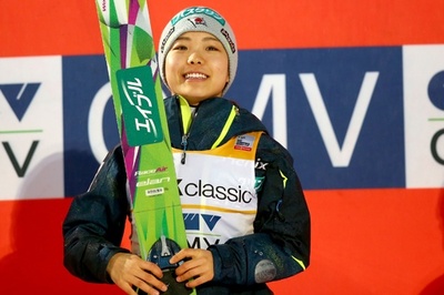 高梨が今季8勝目、総合でも独走状態に ジャンプW杯女子