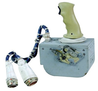 アポロ15号着陸船の操縦桿、6000万円超で落札