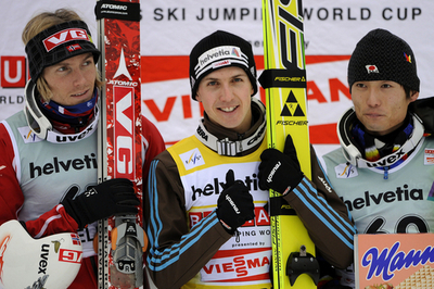 伊東が3位に、アマンがシーズン3勝目