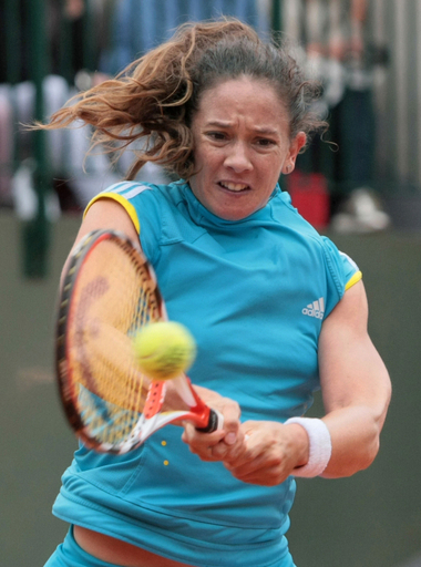 シュニーダー ストレートでビュチコワを下し全仏2回戦へ