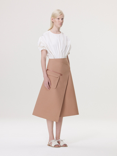 「COS」横浜に待望の2店舗目、3月4日オープン
