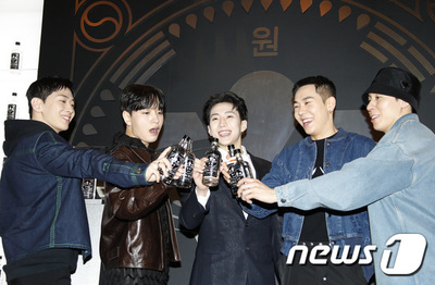 [★フォト] パク・ジェボム、焼酎ブランド「WONSOJU」ローンチング – KOREA WAVE