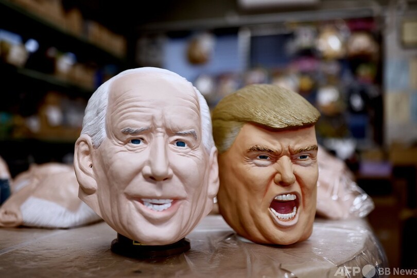 どちらが好み？ 米大統領選にちなんだラバーマスク製造続く 埼玉