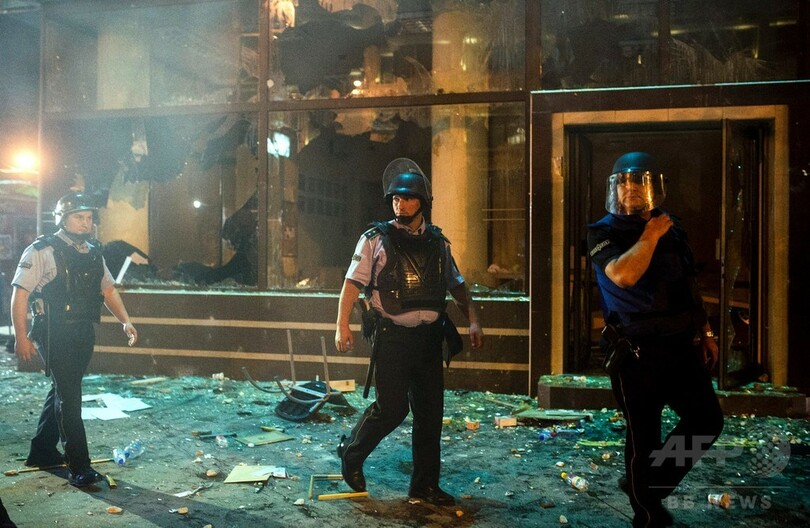 デモ隊が大統領府に放火 マケドニア、盗聴疑惑で抗議激化