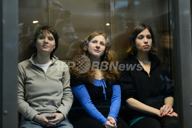 プーチン批判で禁錮刑の「プッシー・ライオット」、1人釈放