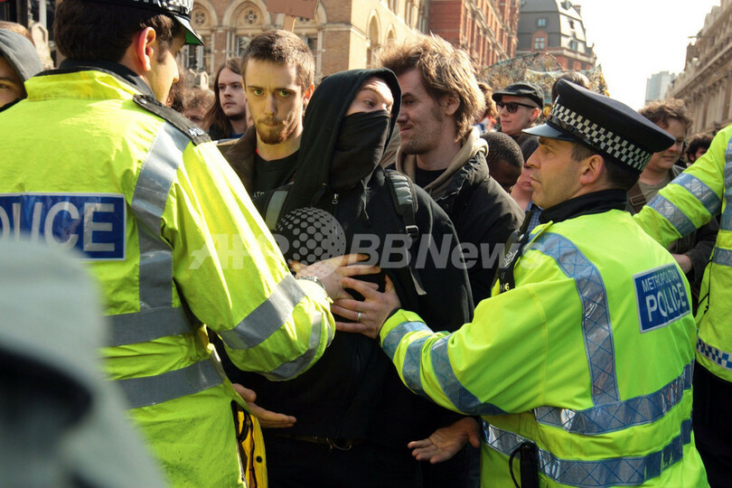 G抗議デモ ロンドン金融街で機動隊と衝突 Rbs銀行に侵入 写真6枚 国際ニュース Afpbb News