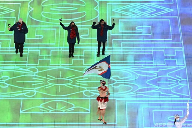 米領サモア、上半身裸で入場行進 氷点下の北京五輪開会式