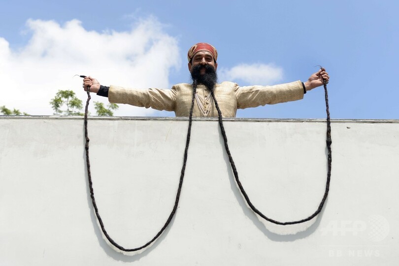 どこまでのびる 世界最長5 5メートルのひげ インド 写真3枚 国際ニュース Afpbb News
