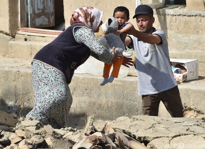 【今日の1枚】「ワンちゃんは私が守る」停戦後のキルギス国境地帯