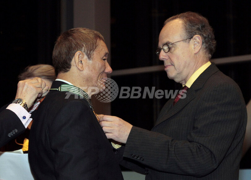 北野武が仏芸術文化勲章を受章、カルティエ現代美術財団で展覧会