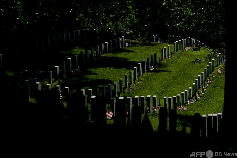 真珠湾攻撃で死亡の米水兵、国立墓地にようやく埋葬