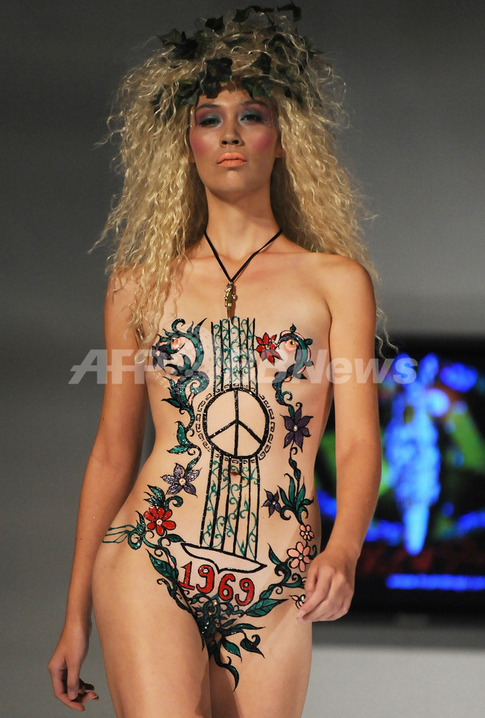 体にお化粧 LAでボディーペインティングのショー