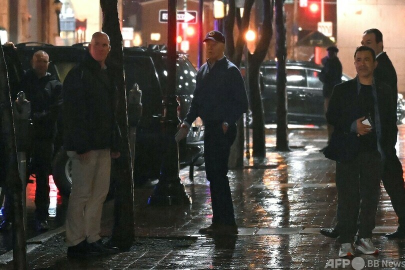 バイデン米大統領の車列に車突っ込む 夫妻は無事
