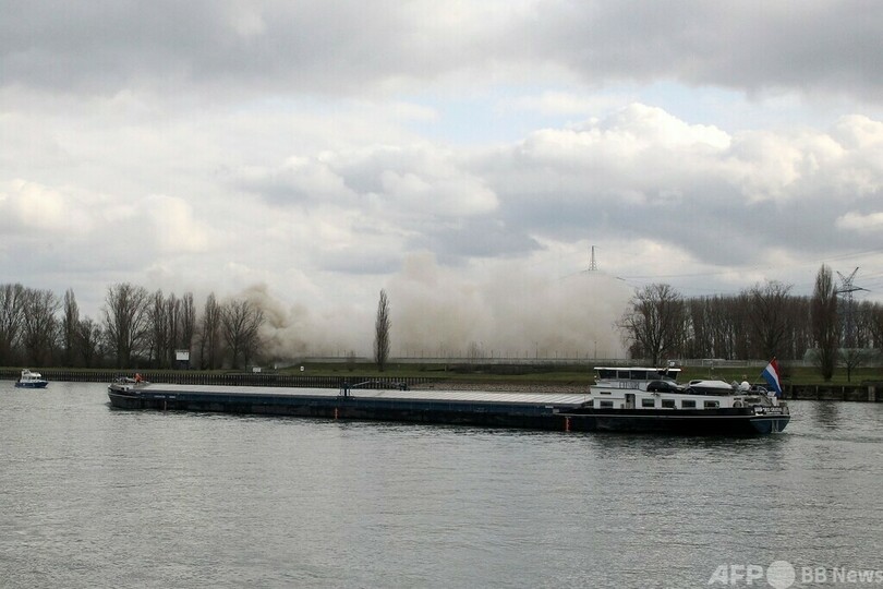 独原発の冷却塔を爆破解体 福島事故受け閉鎖