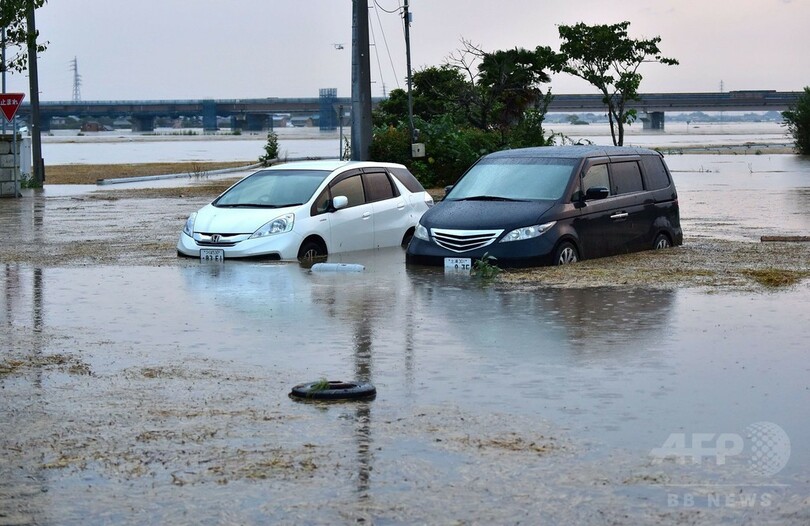 関東豪雨、12人不明 約700人が孤立