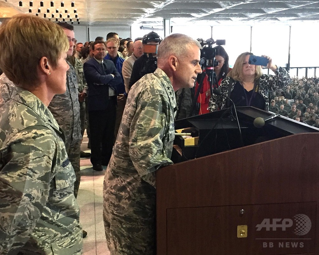 米空軍士官学校の校長、差別落書きで「偏見持つ者は出て行け」 米空軍士官学校の校長、差別落書きで「偏見持つ者は出て行け」