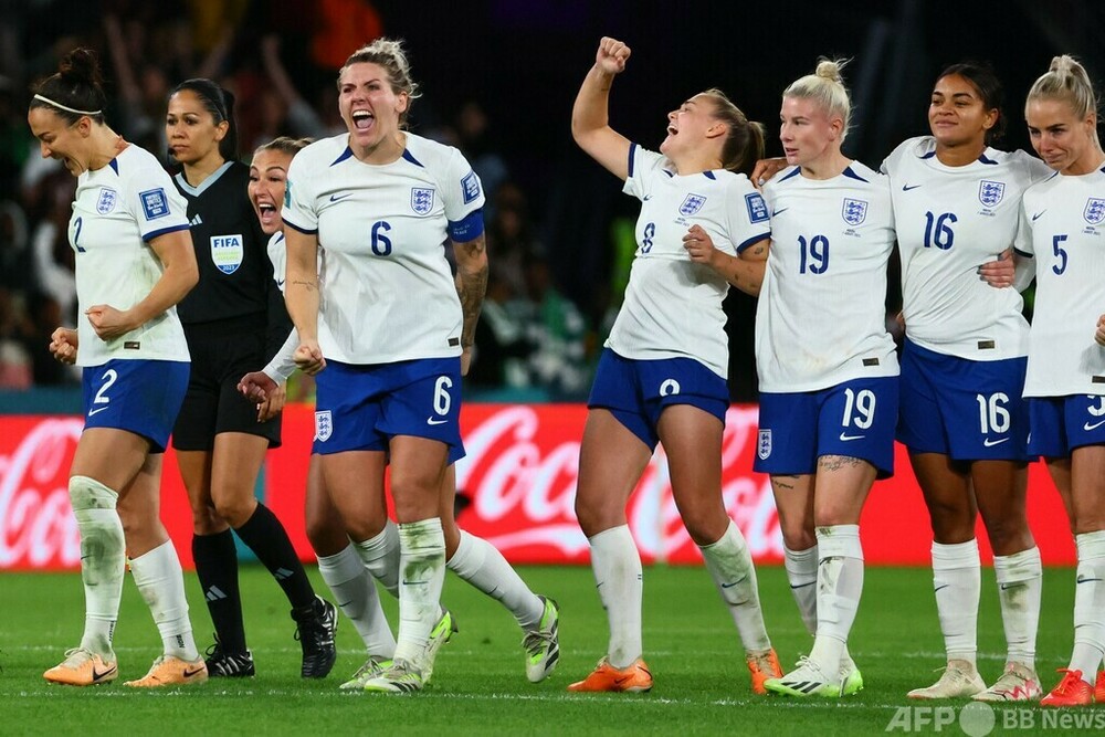 イングランド数的不利も8強入り、豪も準々決勝へ サッカー女子W杯 写真10枚 国際ニュース:AFPBB News