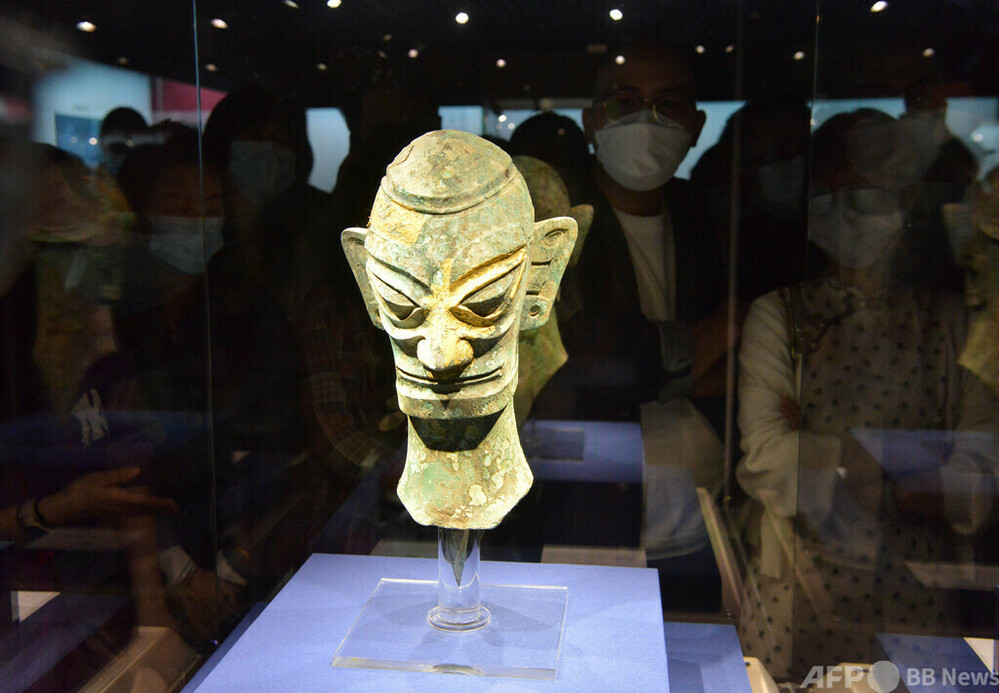 3000年前の2つの銅人像が「合体」 中国・四川の三星堆遺跡で新