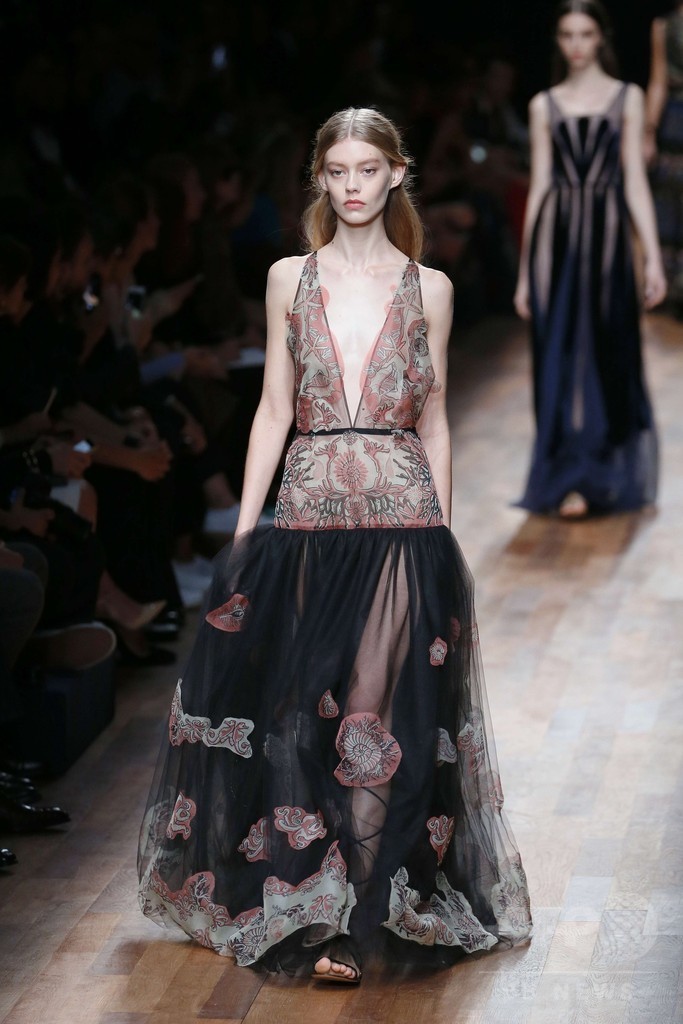 18世紀の貴族によるグランドツアーがコンセプト、「ヴァレンティノ」15年春夏