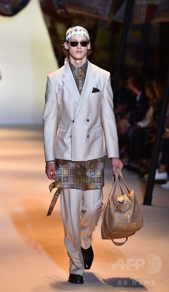 「アトリエ ヴェルサーチ」16年春夏メンズ