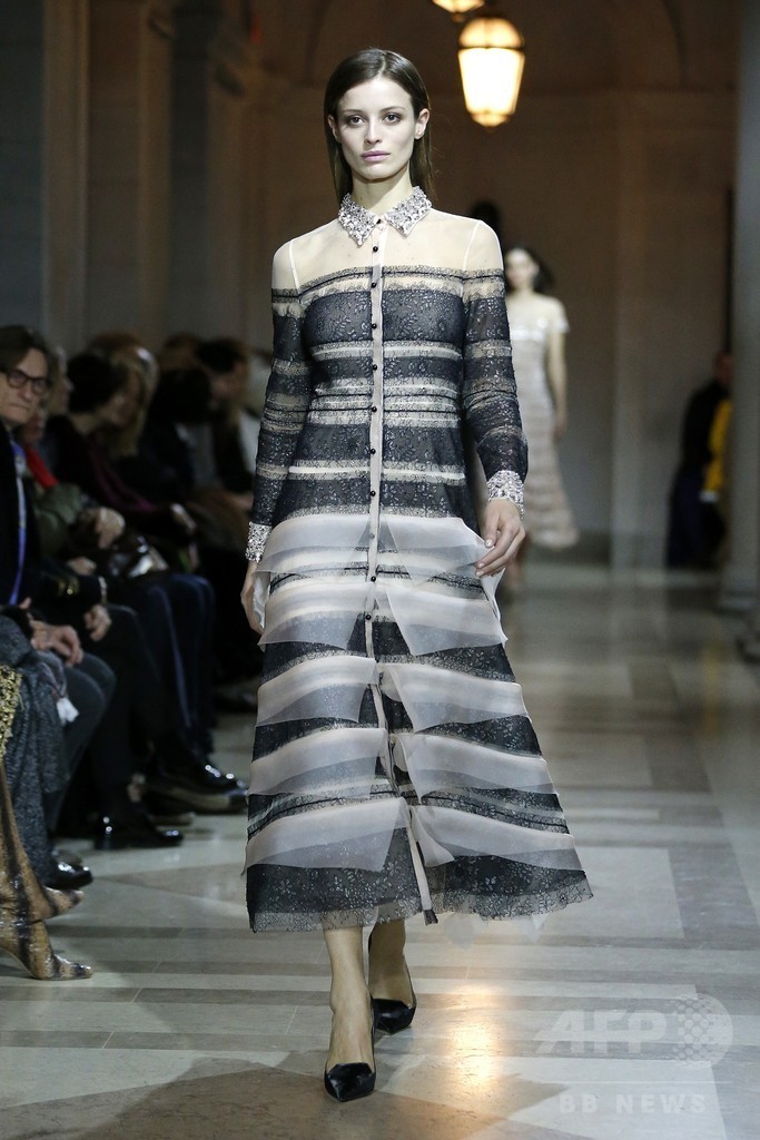 「キャロリーナ ヘレラ」16/17年秋冬コレクション