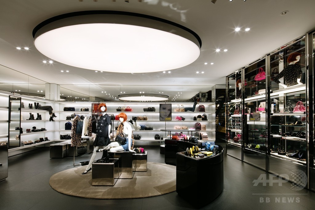 「マーク ジェイコブス」青山旗艦店、リニューアルオープン