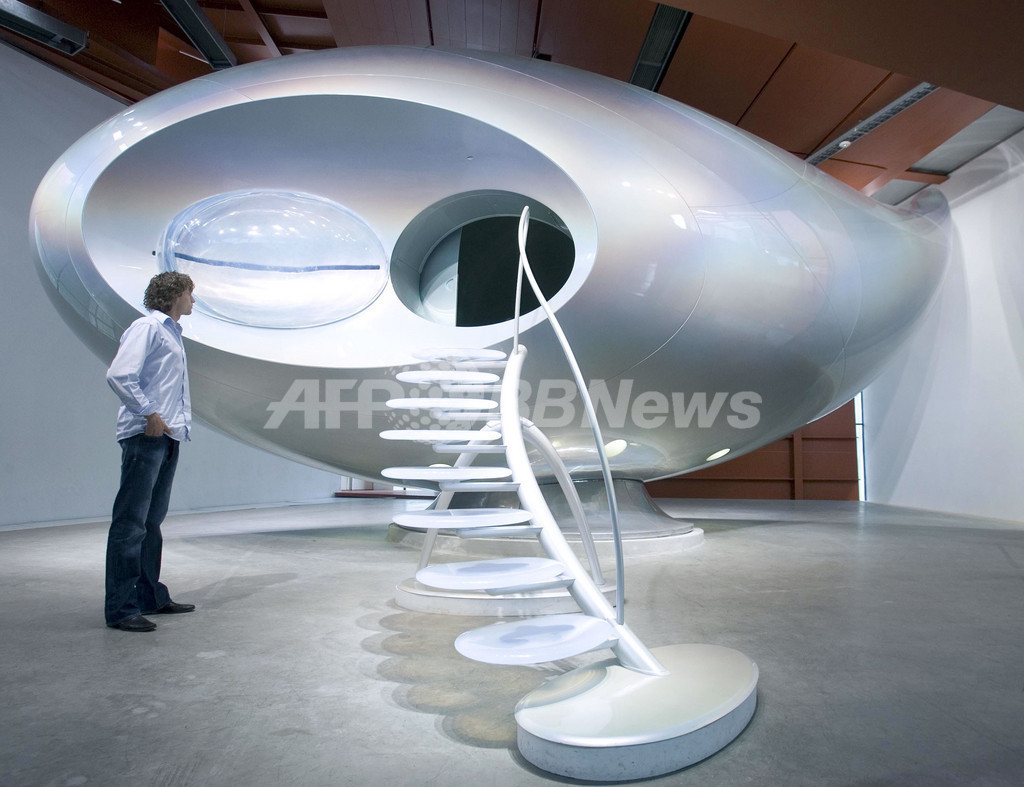 森万里子、オランダで回顧展を開催 - オランダ