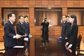 朝鮮半島の南北軍事境界線上にある板門店で、韓国の鄭義溶国家安保室長（左）と面会する北朝鮮の金与正朝鮮労働党第1副部長（右）。韓国統一省提供（2019年6月12日公開）。(c)AFP PHOTO / South Korean Unification Ministry