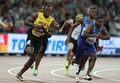 第16回世界陸上ロンドン大会、男子4×100メートルリレー決勝。レースに臨むジャマイカのウサイン・ボルト（左、2017年8月12日撮影）。(c)AFP/DANIEL LEAL-OLIVAS