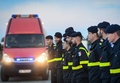 ウクライナ国境近くのルーマニア・スチャバに到着した、フランスからウクライナに寄付される消防車と救急車（2022年4月18日撮影）。(c)Daniel MIHAILESCU / AFP