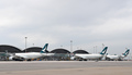 香港国際空港に駐機するキャセイパシフィック航空機（2023年12月13日撮影）。(c)Xinhua News