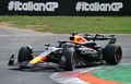 24F1第16戦イタリアGP決勝。レースに臨むレッドブルのマックス・フェルスタッペン（2024年9月1日撮影）。(c)Andrej ISAKOVIC/ AFP