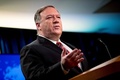 米首都ワシントンで記者会見に臨む、マイク・ポンぺオ米国務長官（2020年4月29日撮影）。(c)AFP/Andrew Harnik