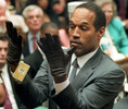 米ロサンゼルスで行われた殺人事件の裁判に出廷した元NFL選手のO・J・シンプソン被告（1995年6月21日撮影、資料写真）。(c)AFP/VINCE BUCCI