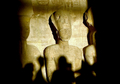 エジプトのアスワン（Aswan）南部にあるアブ・シンベル（Abu Simbel）神殿内の国王ラムセス2世（Ramses II）の彫像（2002年撮影）。(c)AFP/KHALED DESOUKI