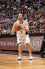 12-13NBAは31日、各地で試合が行われ、マイアミ・ヒート（Miami Heat）は112-110でオーランド・マジック（Orlando Magic）とのオーバータイムを制した。

シュートを狙うオーランド・マジックのJJ・レディック（JJ Redick、2012年12月31日撮影）。(c)AFP/Getty Images/NBAE/Fernando Medina