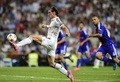 サッカー欧州チャンピオンズリーグ2014-15（UEFA Champions League 2014-15）グループB第1節、レアル・マドリード（Real Madrid）対FCバーゼル（FC Basel）。ボールをコントロールするレアル・マドリードのギャレス・ベイル（Gareth Bale、2014年9月16日撮影）。(c)AFP/JAVIER SORIANO