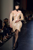 フランス・パリ市内で発表された「ジャンポール・ゴルチエ（Jean-Paul Gaultier）」13/14年秋冬オートクチュール・コレクション（2013年7月3日撮影）。(c)AFP/MIGUEL MEDINA