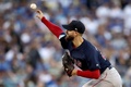 18MLB、ワールドシリーズ（7回戦制）第3戦、ロサンゼルス・ドジャース対ボストン・レッドソックス。先発登板するボストン・レッドソックスのリック・ポーセロ（2018年10月26日撮影）。(c)Ezra Shaw/Getty Images/AFP